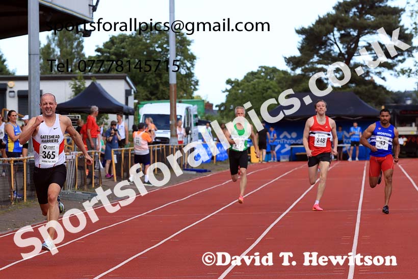 Mens 200 metres, 2024 NE Masters Track and Field Champs., Monkton Stadium, Jarrow.  Photo: David T. Hewitson/Sports for All Pics